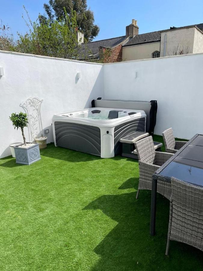 צ'לטנהם Gloucester Place Townhouse With Hot Tub! מראה חיצוני תמונה